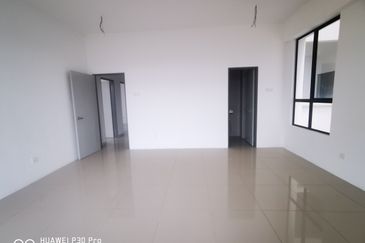 Bayu Residence - Newly Completed Huge Layout Unit For sale RM700k only