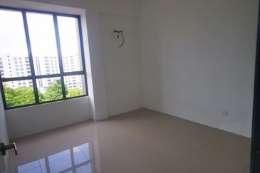 Bayu Residence - Newly Completed Huge Layout Unit For sale RM700k only