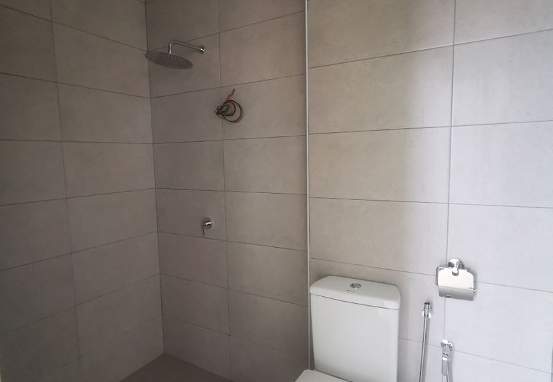 Bayu Residence - Newly Completed Huge Layout Unit For sale RM700k only