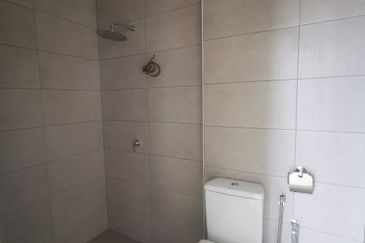 Bayu Residence - Newly Completed Huge Layout Unit For sale RM700k only