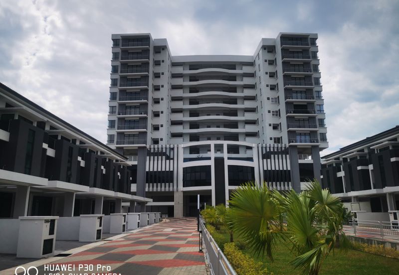 Bayu Residence - Newly Completed Huge Layout Unit For sale RM700k only