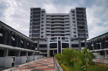 Bayu Residence - Newly Completed Huge Layout Unit For sale RM700k only