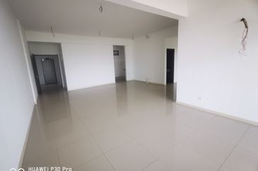 Bayu Residence - Newly Completed Huge Layout Unit For sale RM700k only