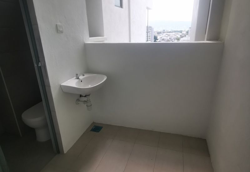 Bayu Residence - Newly Completed Huge Layout Unit For sale RM700k only