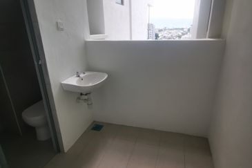 Bayu Residence - Newly Completed Huge Layout Unit For sale RM700k only