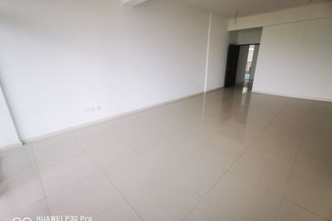 Bayu Residence - Newly Completed Huge Layout Unit For sale RM700k only