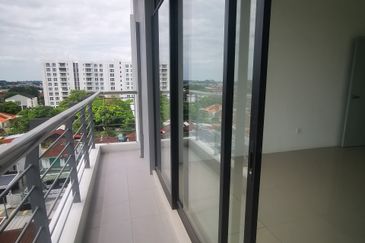 Bayu Residence - Newly Completed Huge Layout Unit Bare Unit RM1800