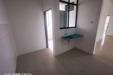 Bayu Residence - Newly Completed Huge Layout Unit Bare Unit RM1800