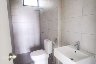 Bayu Residence - Newly Completed Huge Layout Unit Bare Unit RM1800