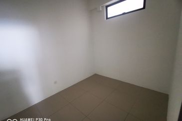 Bayu Residence - Newly Completed Huge Layout Unit Bare Unit RM1800