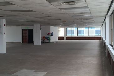 Green Hall - Georgetown Heritage Zone huge layout office with ready partition for rent
