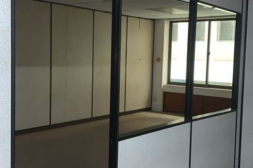 Green Hall - Georgetown Heritage Zone huge layout office with ready partition for rent