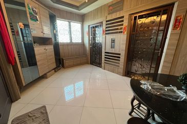 Arasia Perdana (The Clovers)