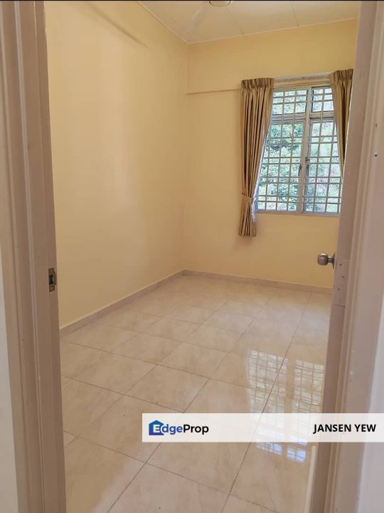 Mutiara Indah - Gelugor for sale top floor RM350k, Penang, Gelugor