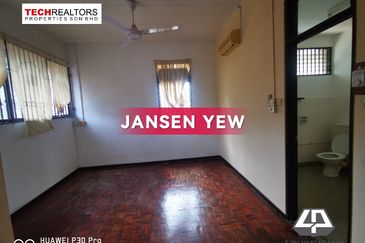 Lintang Sungai Ara - Double Storey Semi D with huge land for extension RM2.2mil