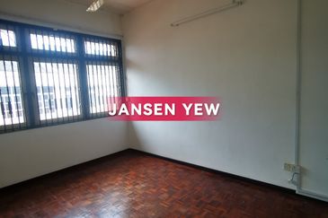 Lintang Sungai Ara - Double Storey Semi D with huge land for extension RM2.2mil