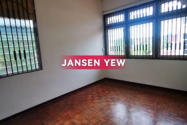 Lintang Sungai Ara - Double Storey Semi D with huge land for extension RM2.2mil