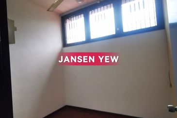 Lintang Sungai Ara - Double Storey Semi D with huge land for extension RM2.2mil