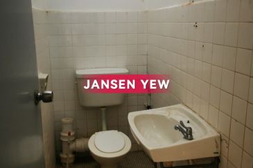 Lintang Sungai Ara - Double Storey Semi D with huge land for extension RM2.2mil