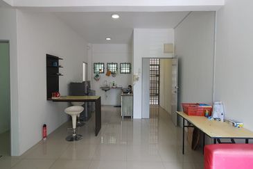 KAMPUS WEST CITY CONDOMINIUM, KAMPAR