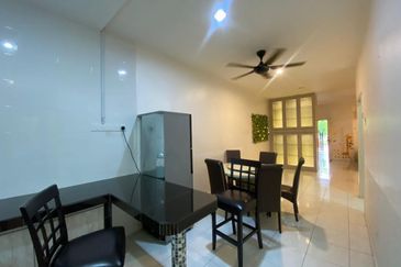 ANJUNG BERCHAM UTAMA