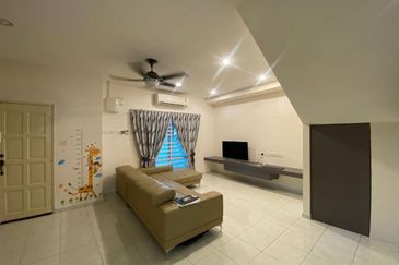 ANJUNG BERCHAM UTAMA