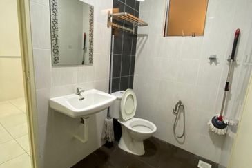 ANJUNG BERCHAM UTAMA