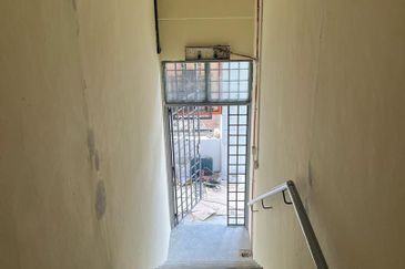 Taman Mount Austin Commercial