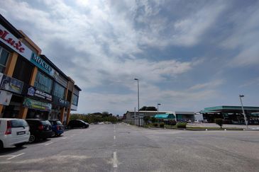 Jalan Pasir Puteh, Station 18