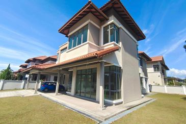 FLORA TROPIKA (THE THOMPSON)