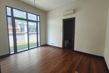 FLORA TROPIKA (THE THOMPSON)