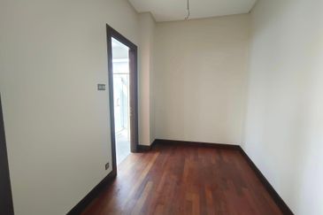 FLORA TROPIKA (THE THOMPSON)