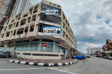 Persiaran Greenhill, Kampung Jawa