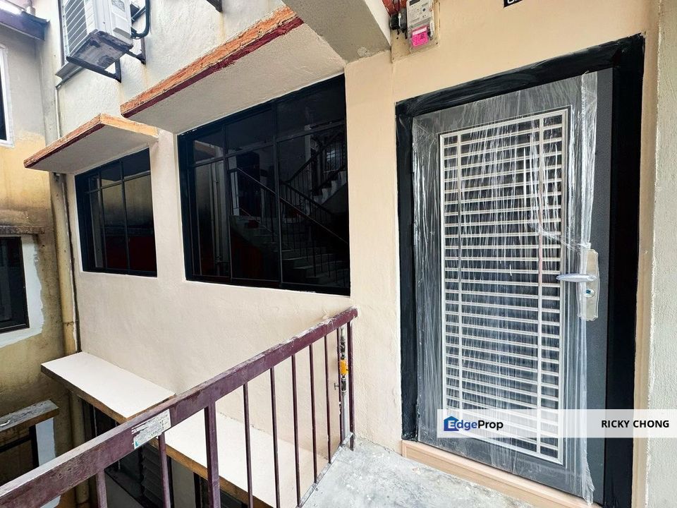 Renovated Flat at Taman Daya for sell, Johor, Johor Bahru