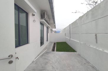 Single story Semi Detached House in Senai 
