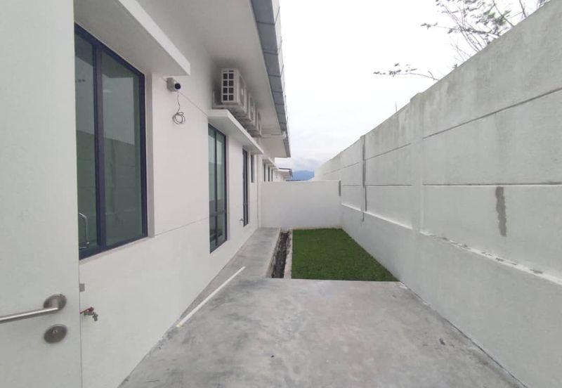 Single story Semi Detached House in Senai 
