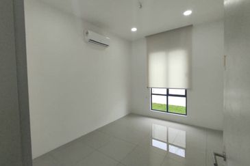 Single story Semi Detached House in Senai 