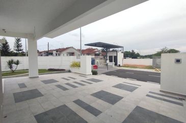 Single story Semi Detached House in Senai 