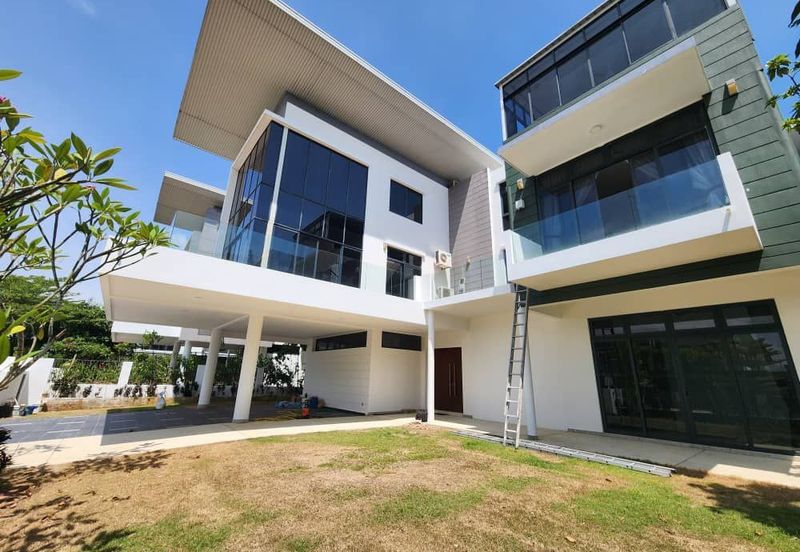 3 story bungalow for sell @ Horizon Hills