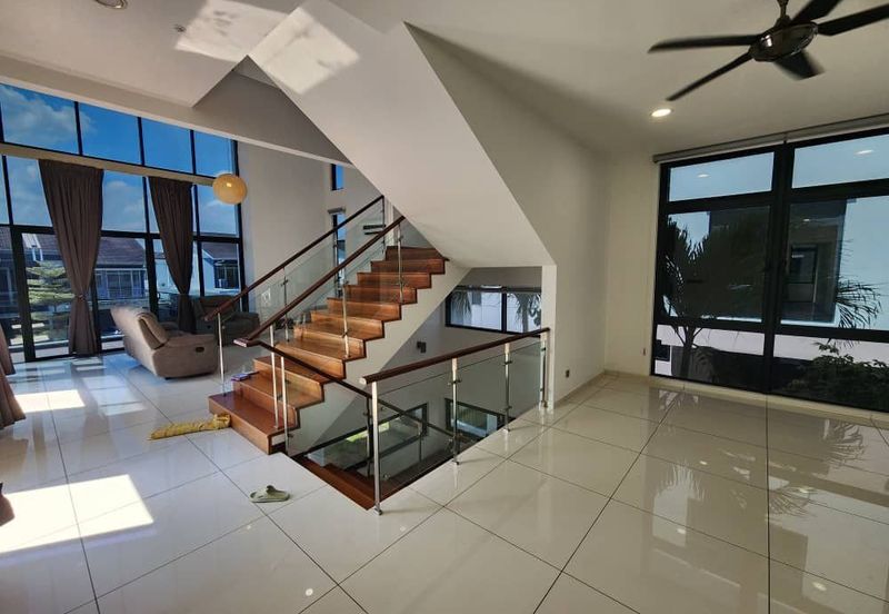 3 story bungalow for sell @ Horizon Hills