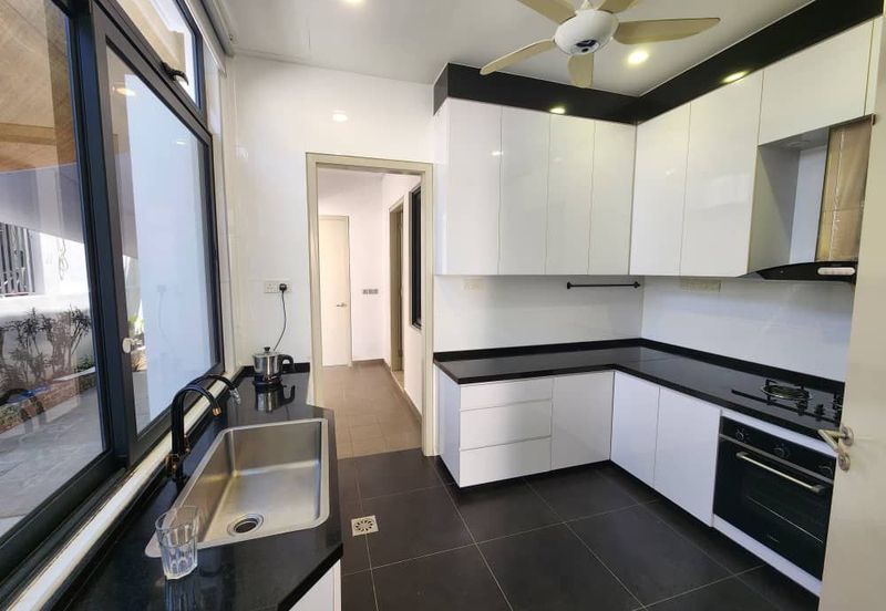 3 story bungalow for sell @ Horizon Hills