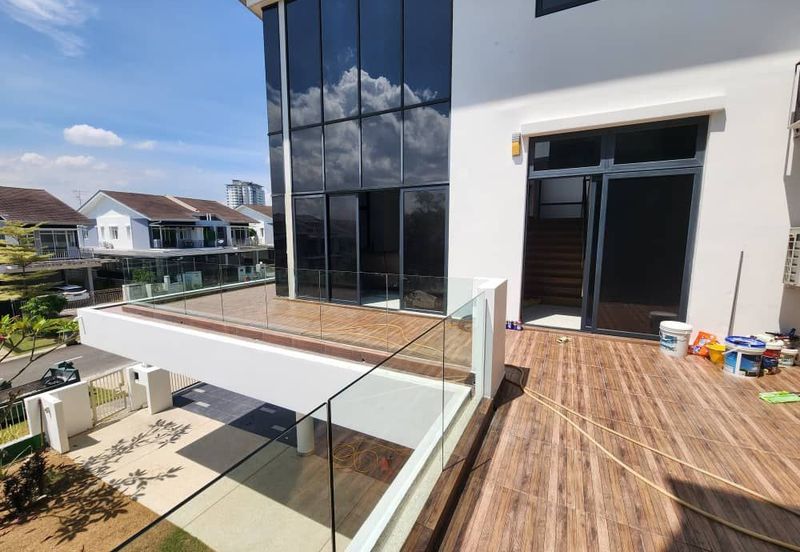 3 story bungalow for sell @ Horizon Hills