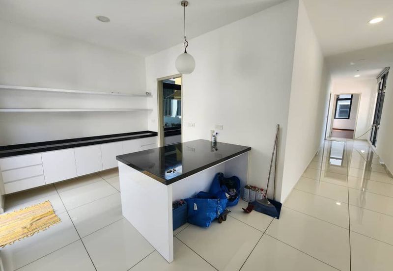 3 story bungalow for sell @ Horizon Hills