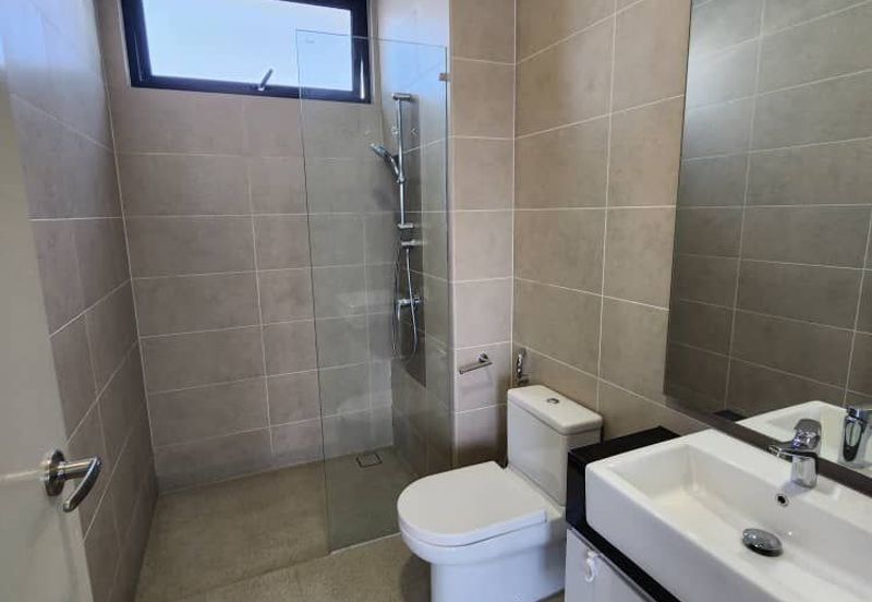 3 story bungalow for sell @ Horizon Hills