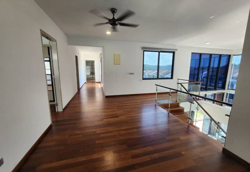 3 story bungalow for sell @ Horizon Hills