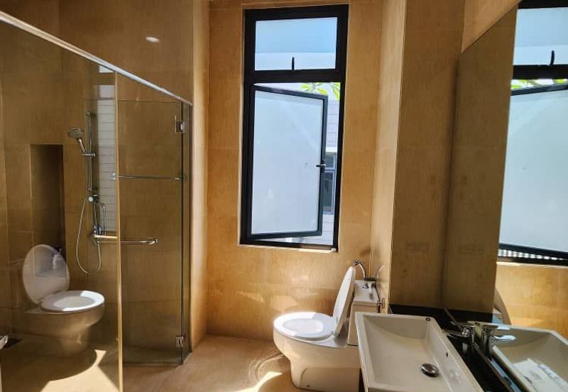 3 story bungalow for sell @ Horizon Hills