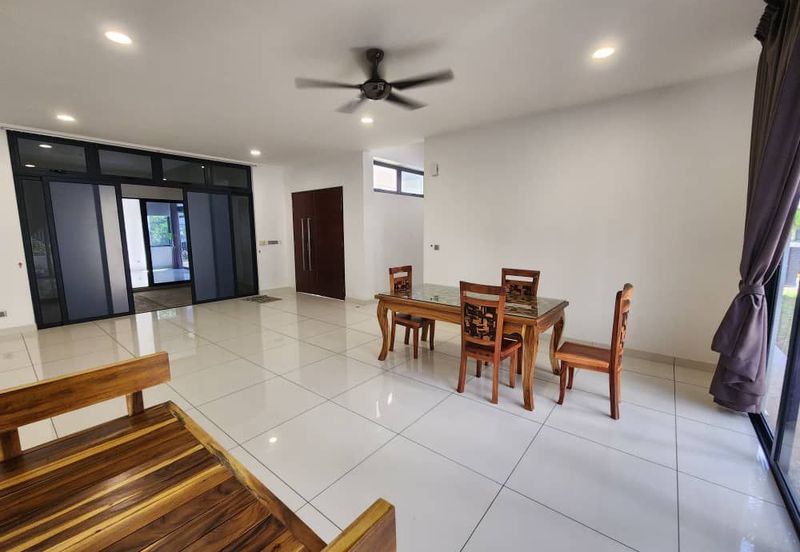 3 story bungalow for sell @ Horizon Hills