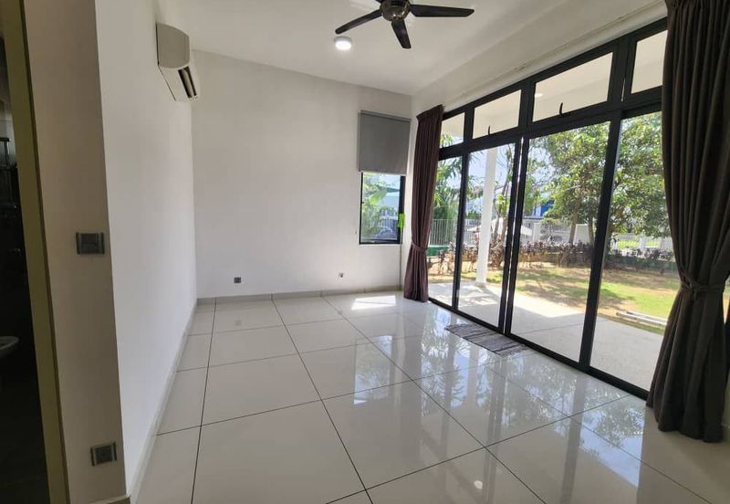 3 story bungalow for sell @ Horizon Hills