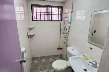 Prima Regency (Kensington Court)