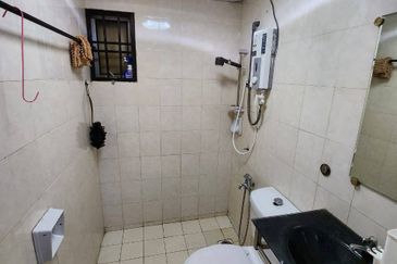 Prima Regency (Kensington Court)